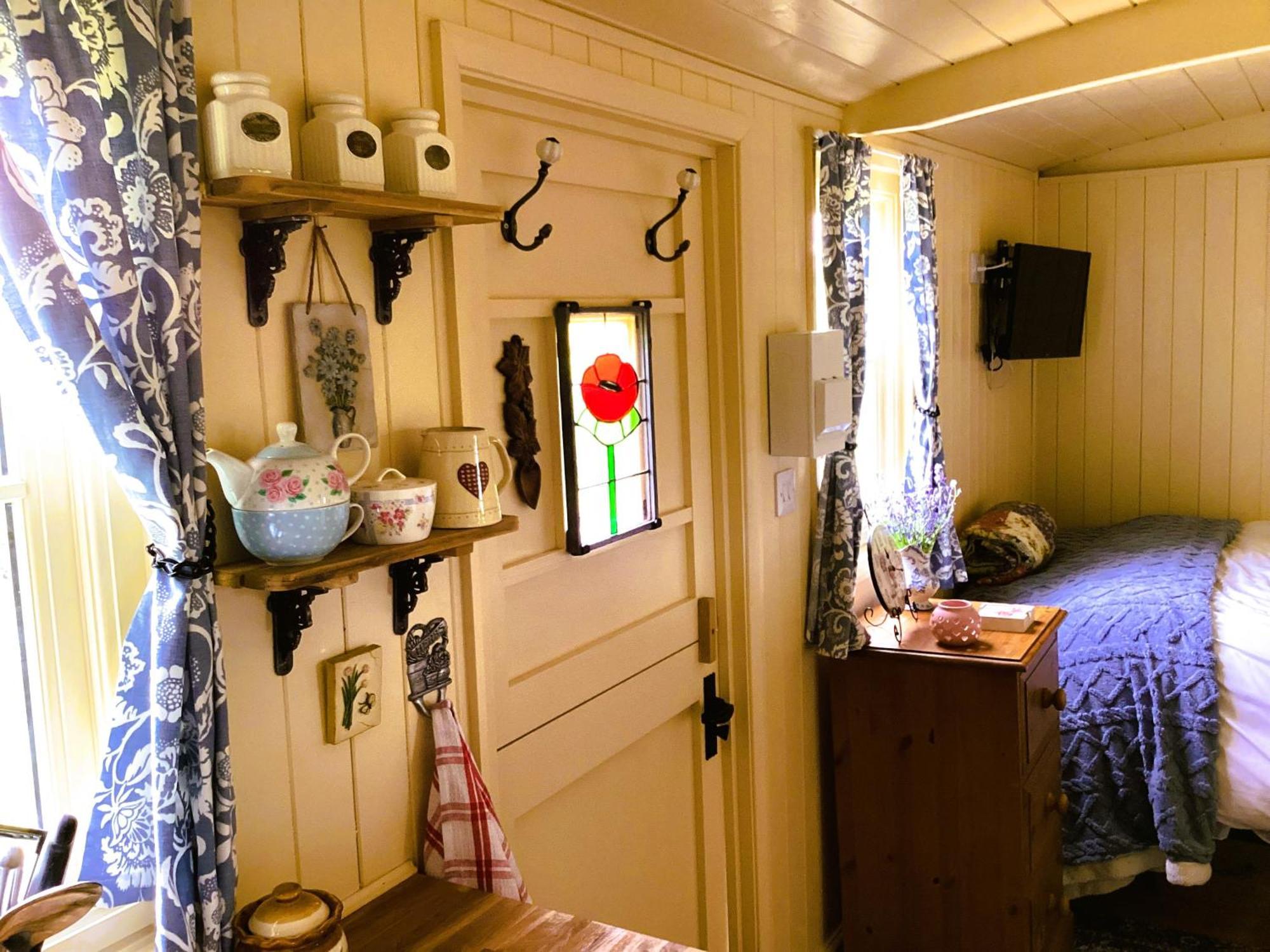 Lilly'S Pad Hotel บู๊ด ภายนอก รูปภาพ